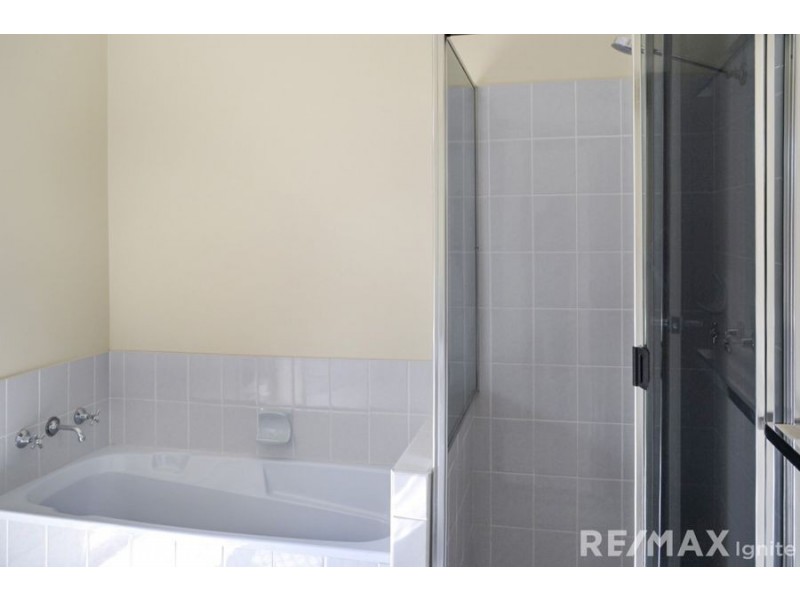 7 PARKWOOD PL, Middle Park QLD 4074