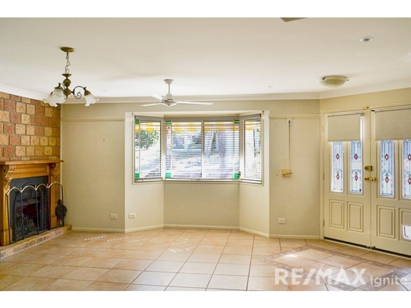 1 Deakin Place, Forest Lake QLD 4078
