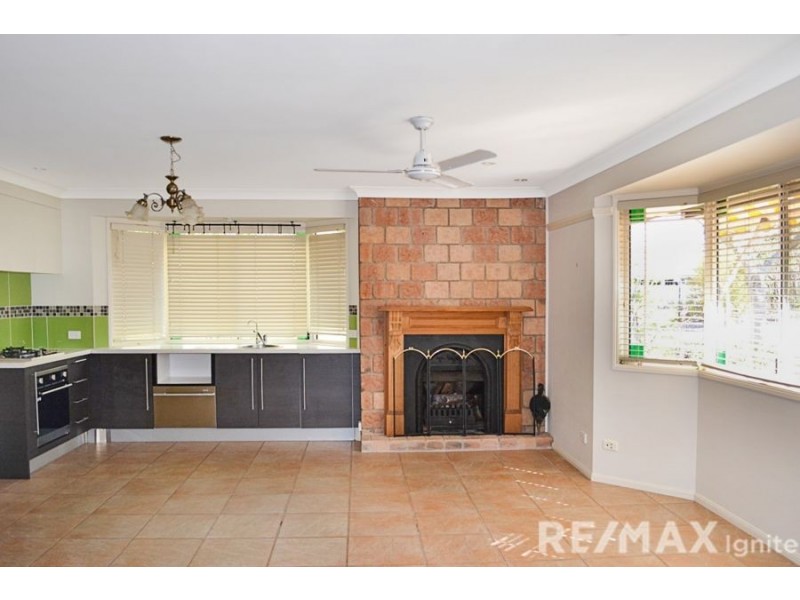 1 Deakin Place, Forest Lake QLD 4078