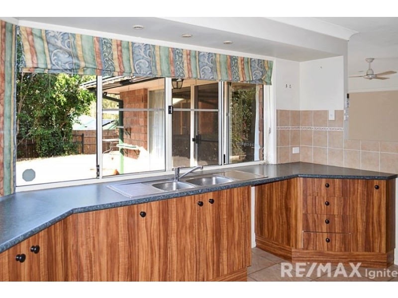 1 Deakin Place, Forest Lake QLD 4078