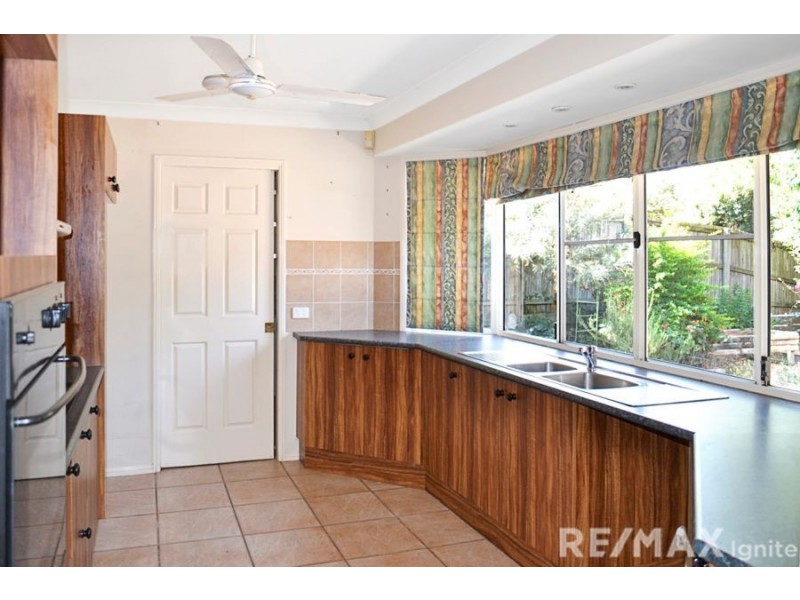 1 Deakin Place, Forest Lake QLD 4078