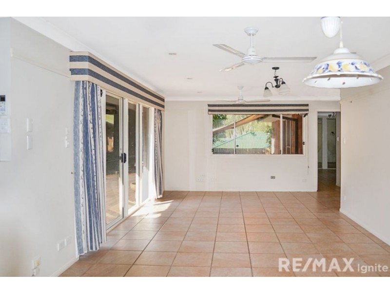 1 Deakin Place, Forest Lake QLD 4078