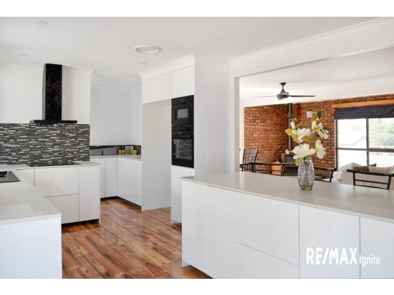 98 Dampier Street, Barellan Point QLD 4306