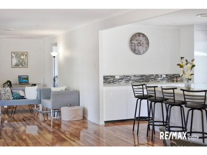 98 Dampier Street, Barellan Point QLD 4306