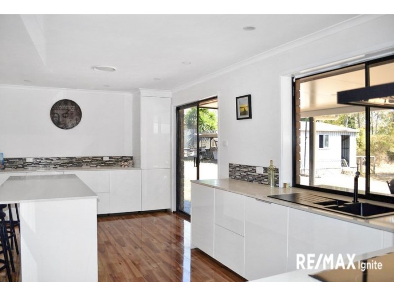 98 Dampier Street, Barellan Point QLD 4306