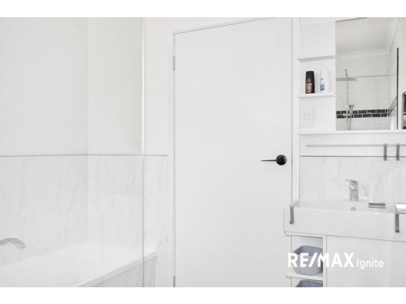 98 Dampier Street, Barellan Point QLD 4306