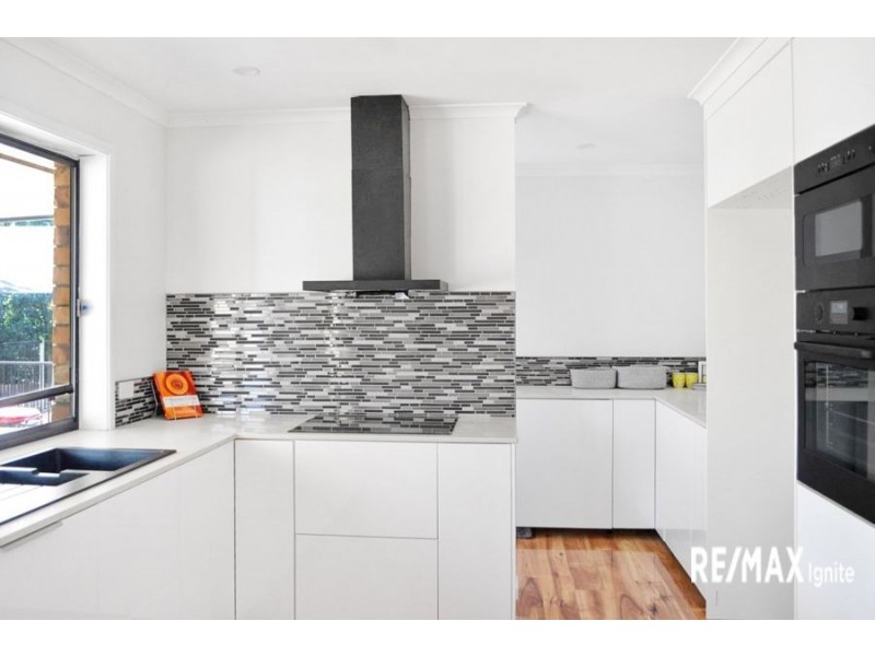 98 Dampier Street, Barellan Point QLD 4306