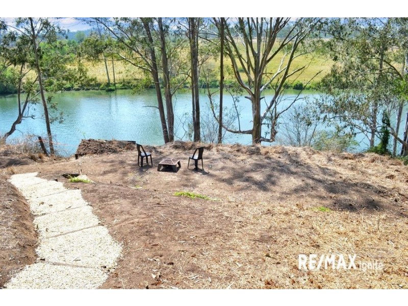 98 Dampier Street, Barellan Point QLD 4306