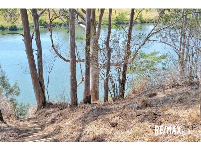 98 Dampier Street, Barellan Point QLD 4306