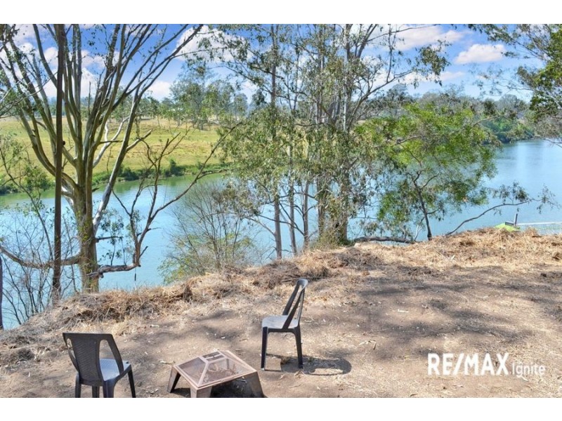 98 Dampier Street, Barellan Point QLD 4306