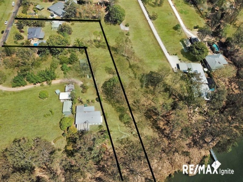 98 Dampier Street, Barellan Point QLD 4306