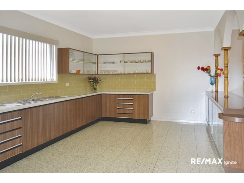 866 Oxley Road, Oxley QLD 4075