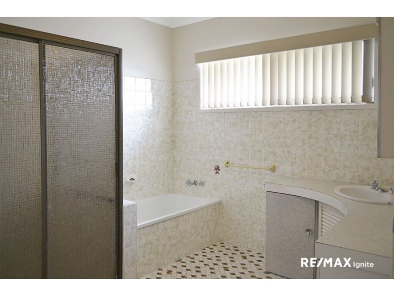 866 Oxley Road, Oxley QLD 4075