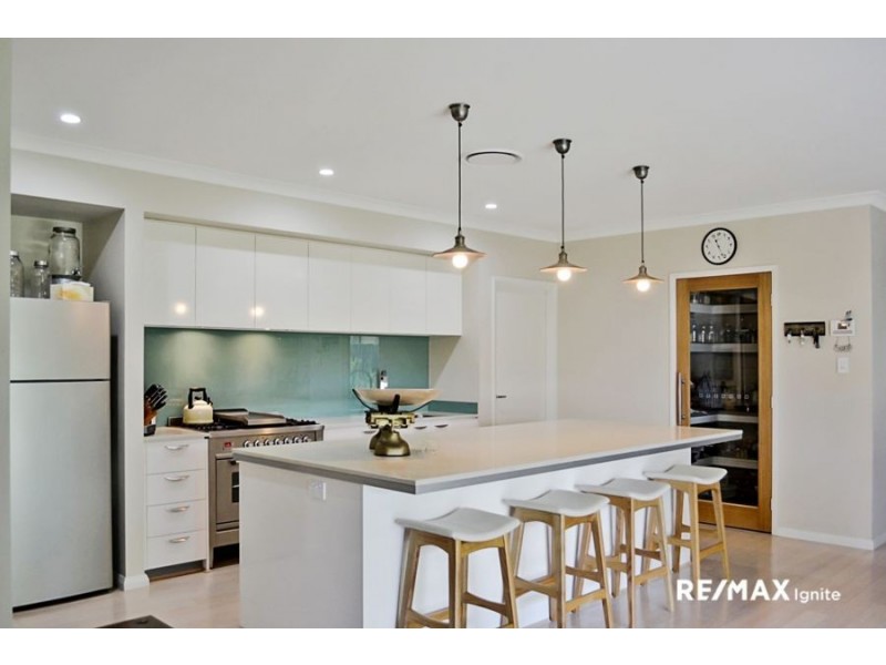 50 College Road, Karana Downs QLD 4306