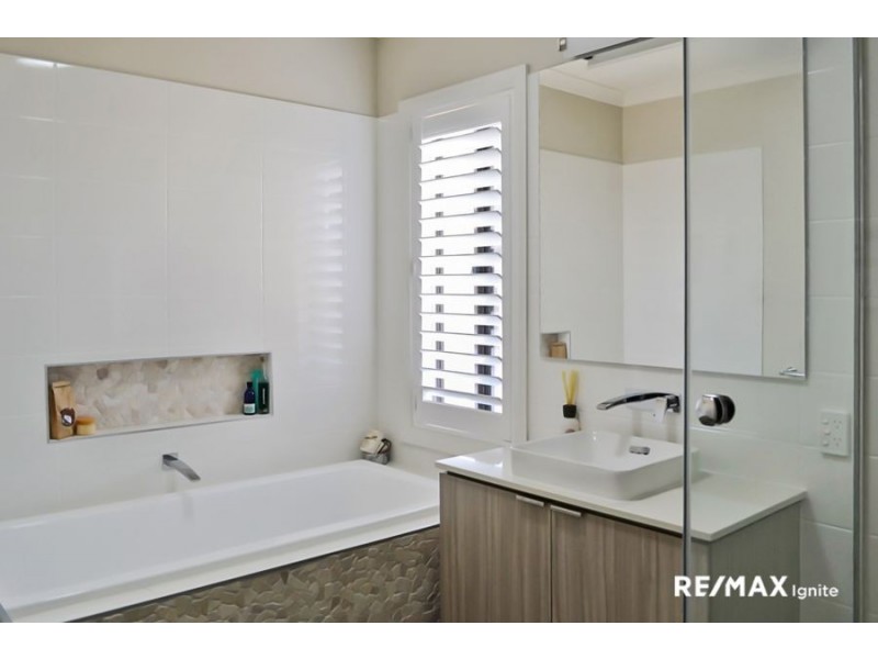 50 College Road, Karana Downs QLD 4306
