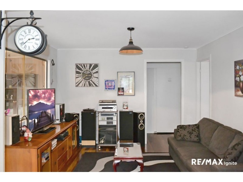 38 Robertson Road, Eastern Heights QLD 4305