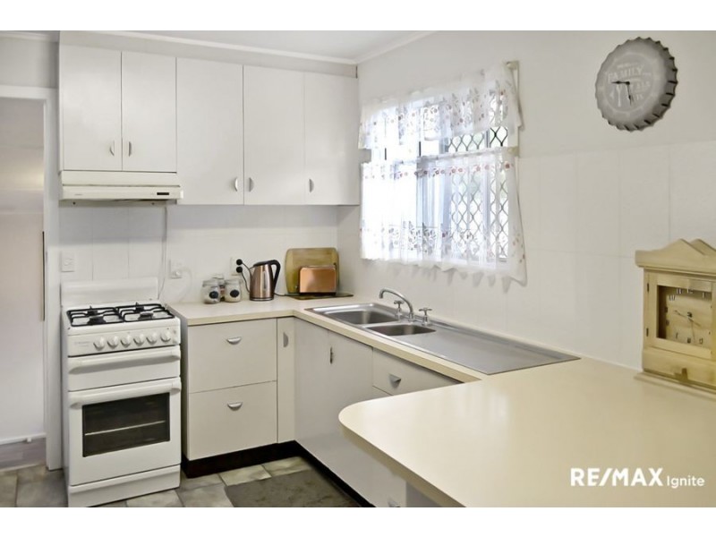 38 Robertson Road, Eastern Heights QLD 4305