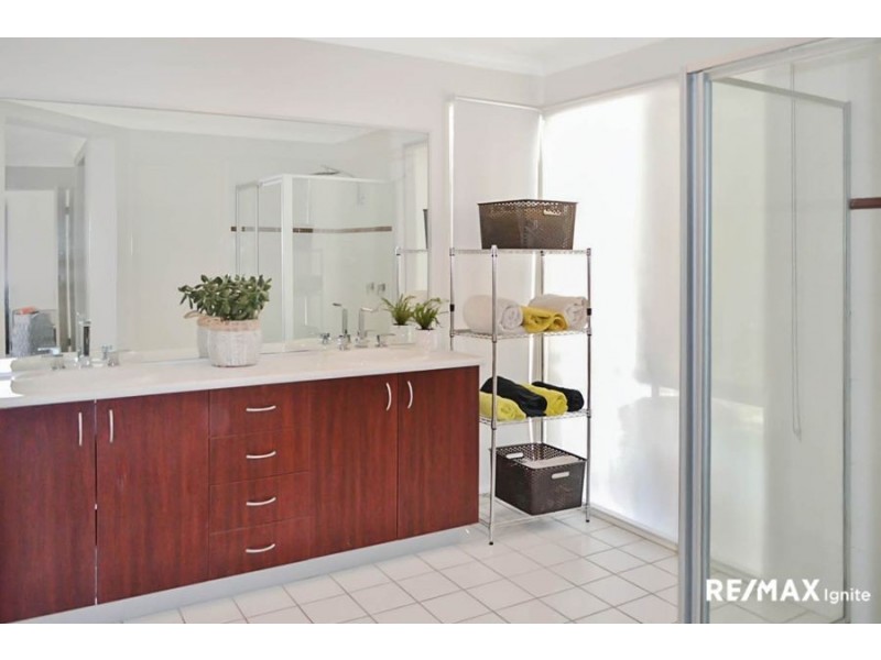 24 Stanaway Place, Bellbowrie QLD 4070