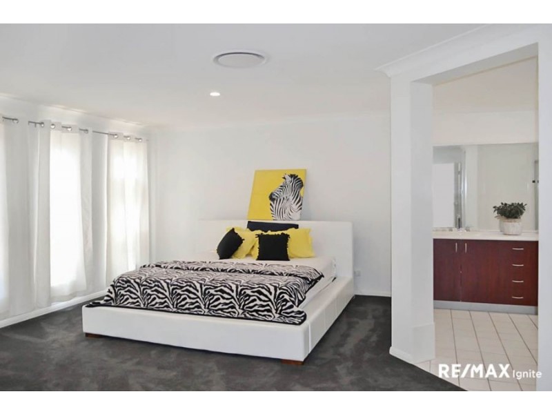 24 Stanaway Place, Bellbowrie QLD 4070