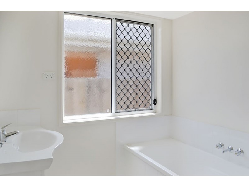 35 HUNTLEY CRESCENT, Redbank Plains QLD 4301
