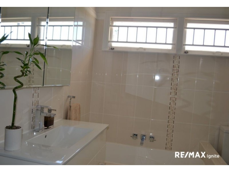 8 EDWARDS STREET, Eastern Heights QLD 4305