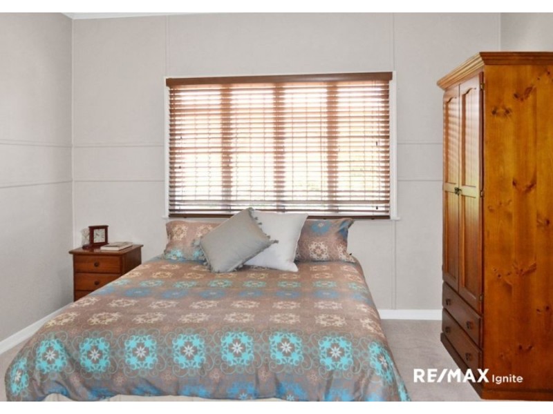 8 EDWARDS STREET, Eastern Heights QLD 4305