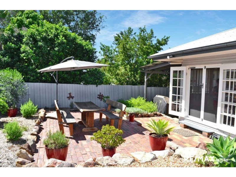 8 EDWARDS STREET, Eastern Heights QLD 4305