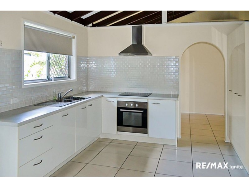 33 PENNANT STREET, Jamboree Heights QLD 4074