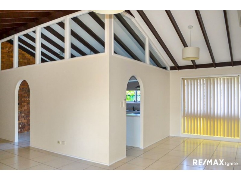 33 PENNANT STREET, Jamboree Heights QLD 4074