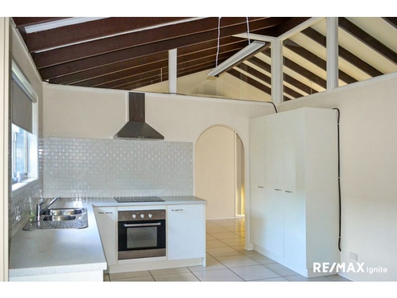 33 PENNANT STREET, Jamboree Heights QLD 4074