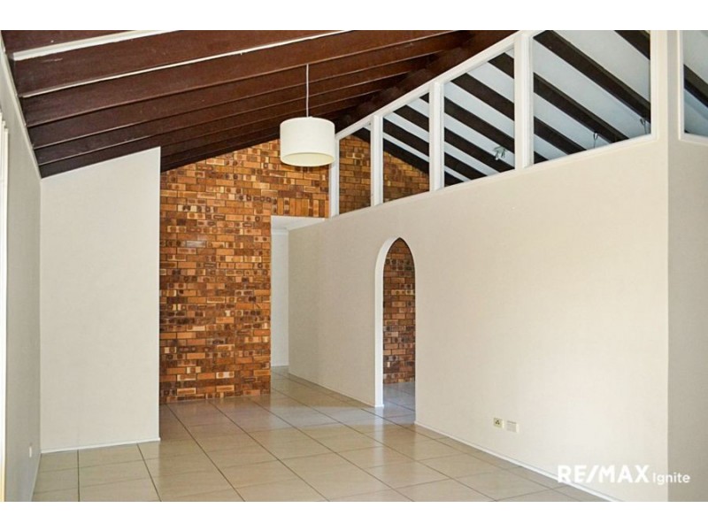 33 PENNANT STREET, Jamboree Heights QLD 4074