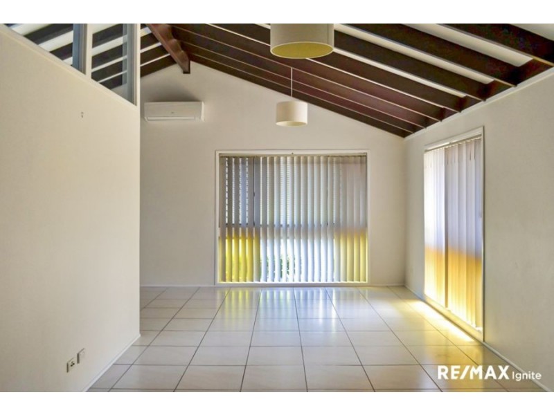 33 PENNANT STREET, Jamboree Heights QLD 4074