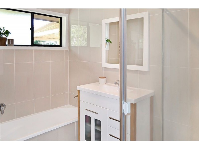 42 DANDENONG ROAD, Jamboree Heights QLD 4074