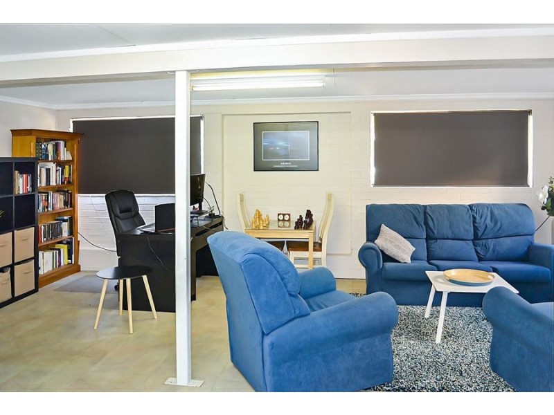 42 DANDENONG ROAD, Jamboree Heights QLD 4074