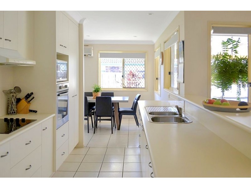 6 Marzena Close, Moggill QLD 4070