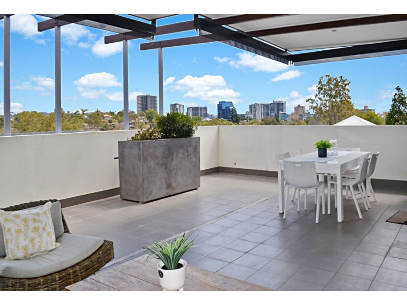 8/74 Dengate Lane, St Lucia QLD 4067