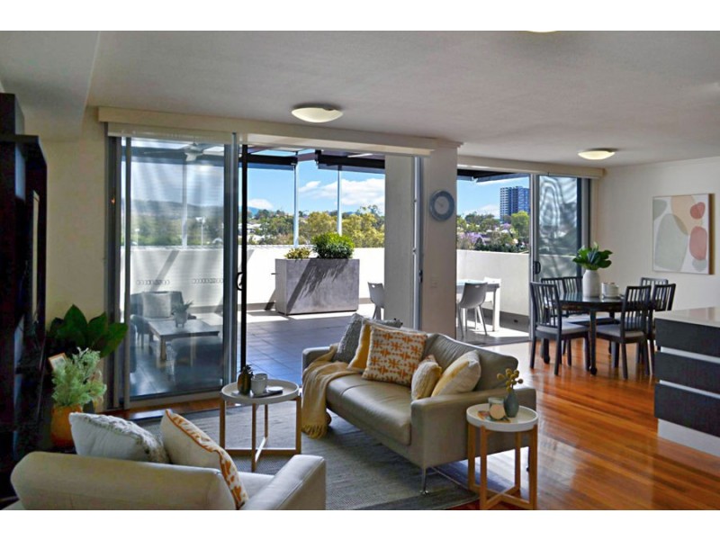 8/74 Dengate Lane, St Lucia QLD 4067