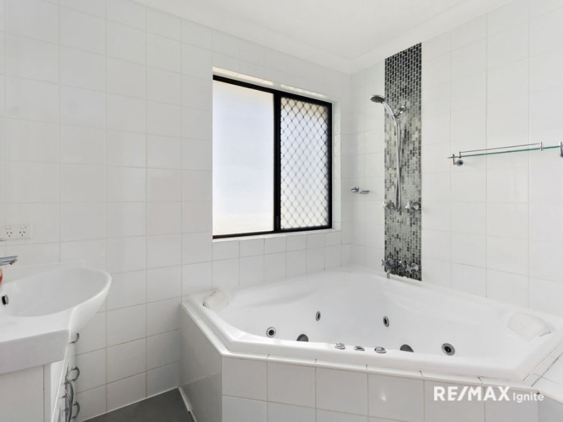 2 TIGRIS STREET, Riverhills QLD 4074