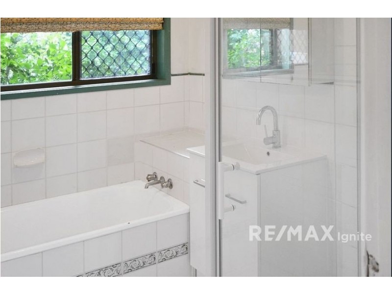 52 PALUNA STREET, Riverhills QLD 4074