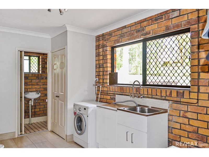 141 Phillip Crescent, Barellan Point QLD 4306