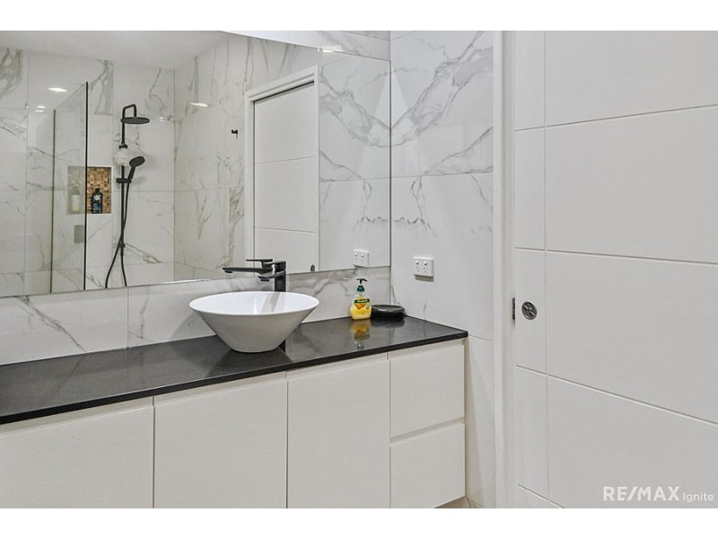 141 Phillip Crescent, Barellan Point QLD 4306