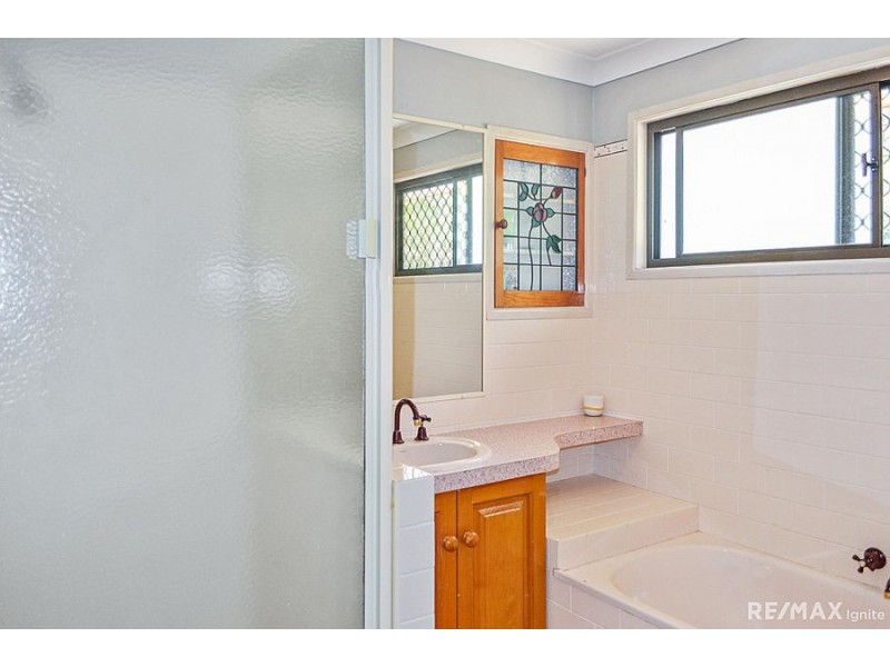 141 Phillip Crescent, Barellan Point QLD 4306