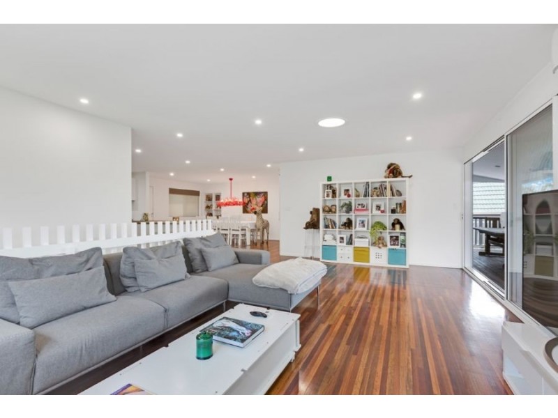 3 Sunset Road, Kenmore QLD 4069