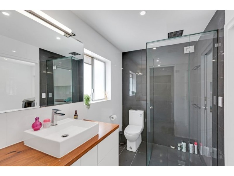 3 Sunset Road, Kenmore QLD 4069