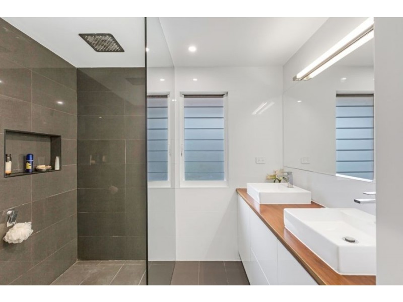 3 Sunset Road, Kenmore QLD 4069