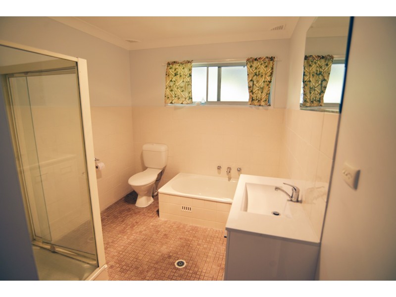 9 Indra Road, Tascott NSW 2250