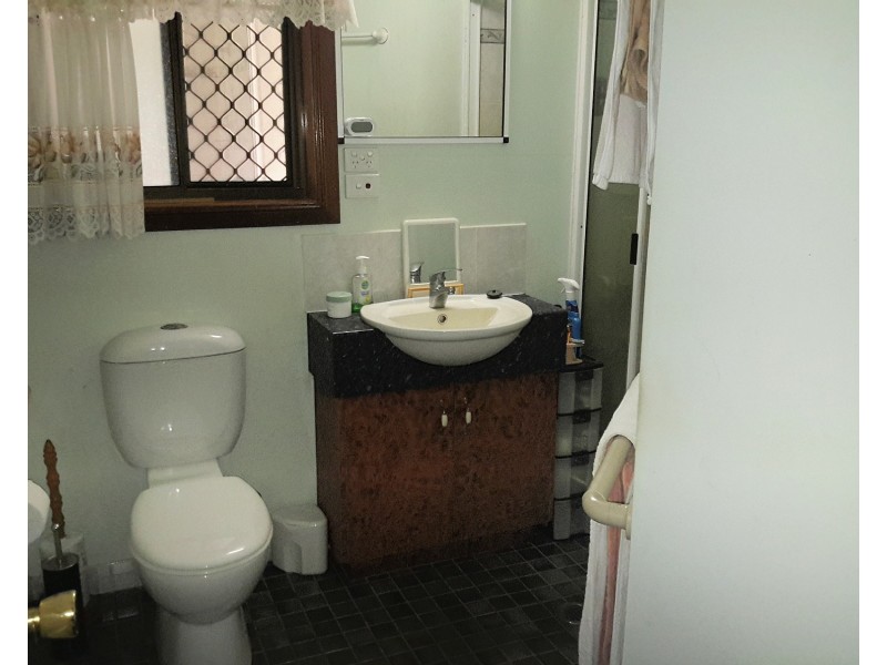 2 Gordon Earl Dr, Millstream QLD 4888