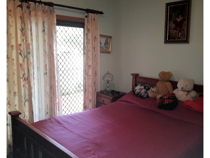 2 Gordon Earl Dr, Millstream QLD 4888