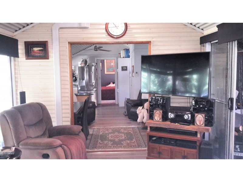 8 Gordon Earl Dr, Millstream QLD 4888