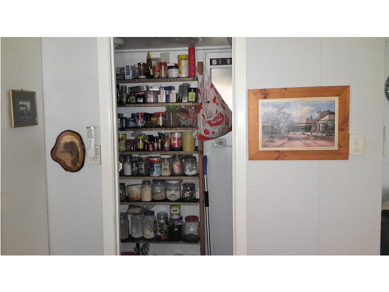 8 Gordon Earl Dr, Millstream QLD 4888